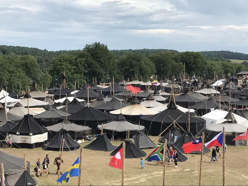 Datei:BdP BuLa Estonteco2017 Falk LagerplatzVomTurmNahe.JPG